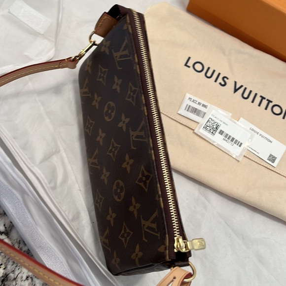 Louis Vuitton Monogram Canvas Pochette Accessories - Picture 12 of 13
